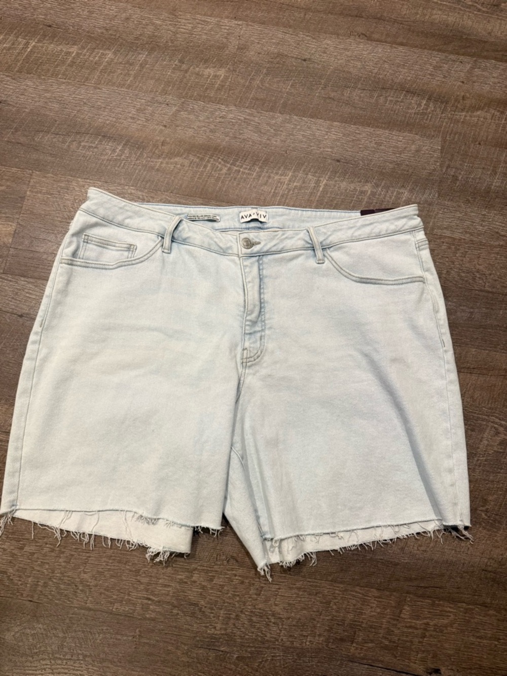 NWT Ava & Viv Pale Blue Denim Shorts. Size 20